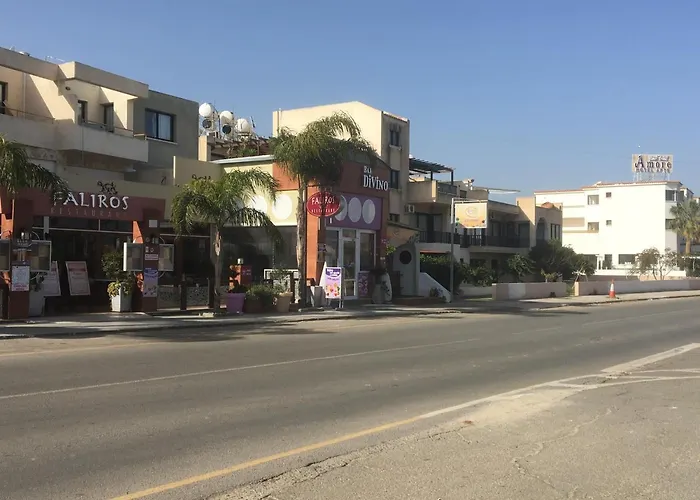 Jules Lägenhet Paralimni