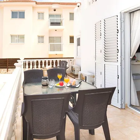 Jules Apartament Paralimni